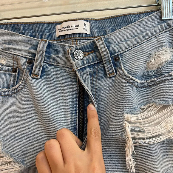Abercrombie & Fitch Mid Rise Light Wash Boyfriend Distressed Denim Short 25 - Picture 4 of 7